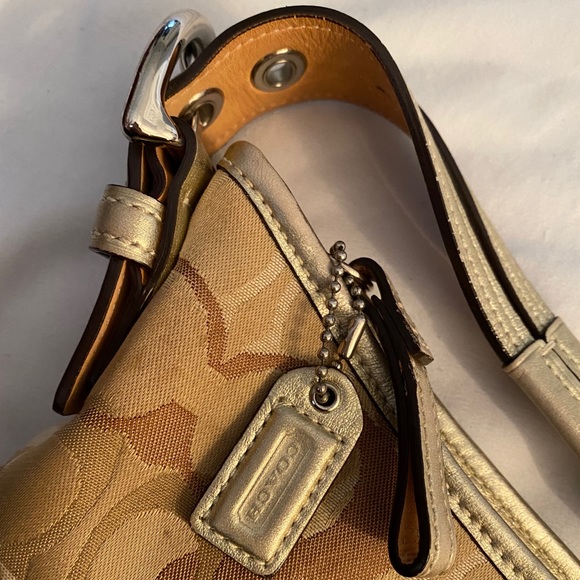 VINTAGE COACH SHOULDER BAG - Picture 2 of 4